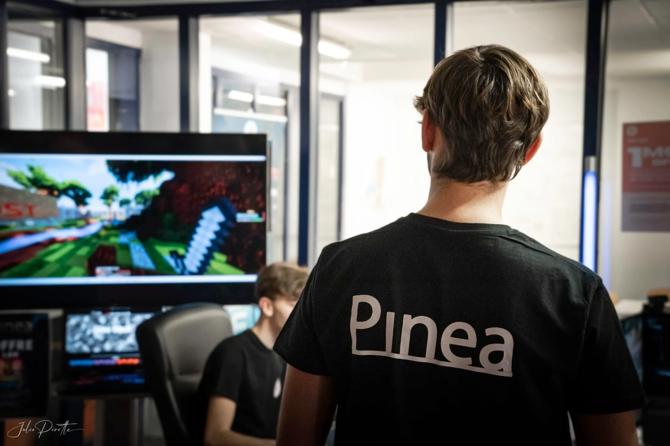 Équipe Pinea travaillant sur un design personnalisé